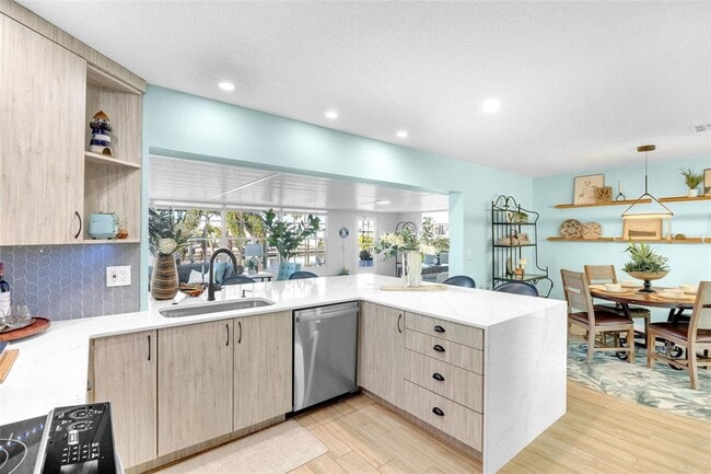 Building Photo - 1015 Spindle Palm Way