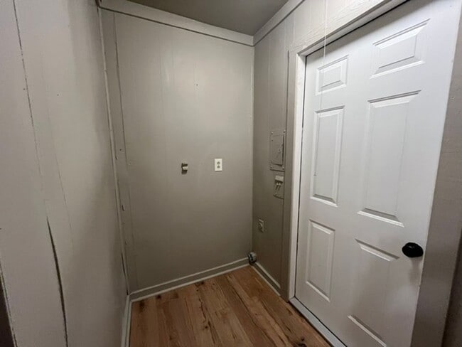 Building Photo - Renovated 4 Bedroom 1 Bath Home for Rent!
