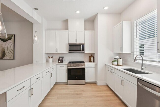 Building Photo - 3129 4th Ter N