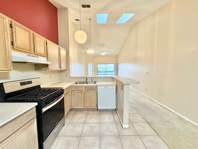 Building Photo - Winterset Condo