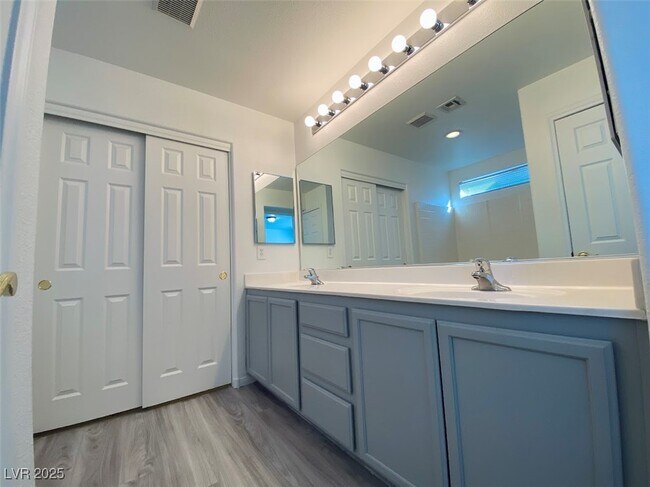 Building Photo - 6736 Twisted Wood Dr