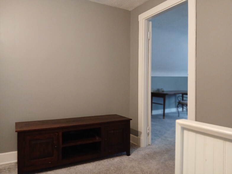 Building Photo - 3269 Montana Ave