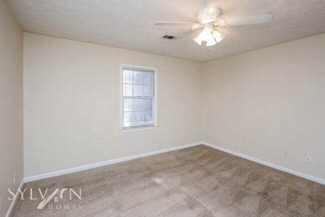 Building Photo - Enjoy one-level living in this 2 bedroom, ...