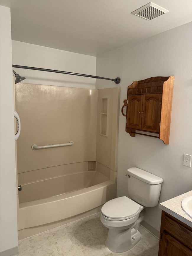 Building Photo - WILLOW STREAM-2BR CONDO IN QUAKERTOWN AVAI...