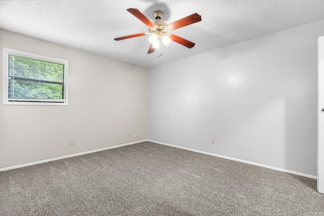 Building Photo - 151 Summerwood Dr