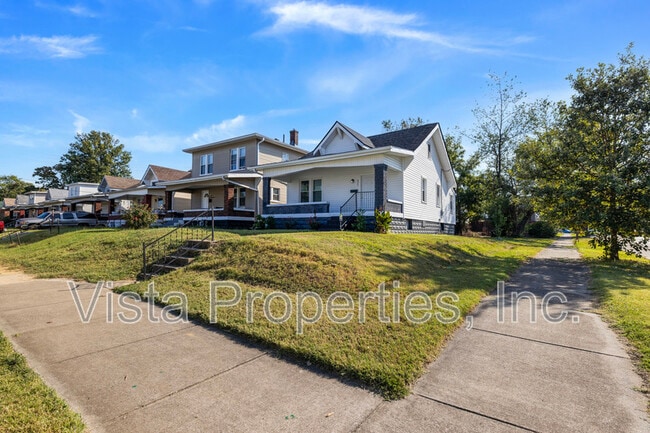 Building Photo - 835 S 38th St