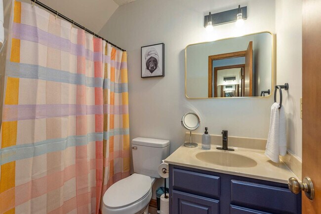 Building Photo - 41 Little Forest Dr