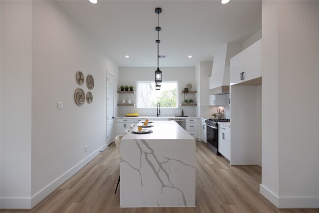 Building Photo - 4010 Yellowstone Blvd