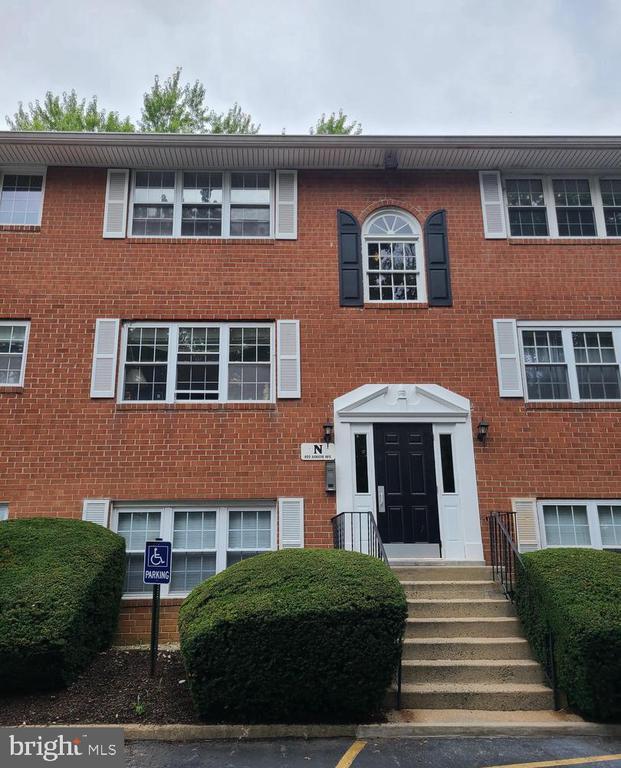 Building Photo - 822 South Ave