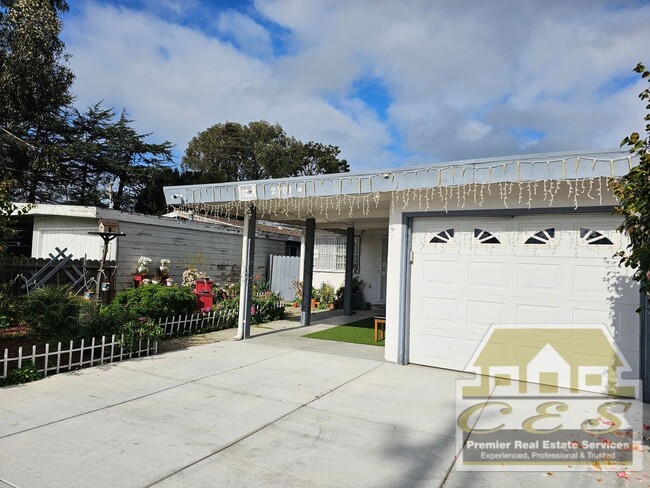 Primary Photo - Sunny and bright Single Family San Pablo Home