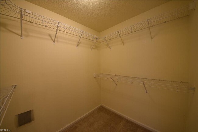 Building Photo - 1549 River Creek Crescent