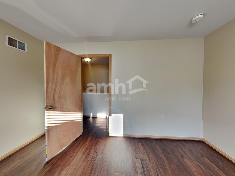 Building Photo - 3217 Kenilworth Ln