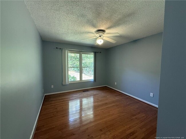 Building Photo - 995 Greenbriar Dr