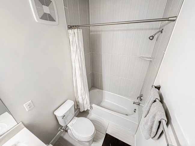 Building Photo - Modern 3 Bed 2.5 Bath End-Unit Townhome With Deck In The Landing At Cannon Branch