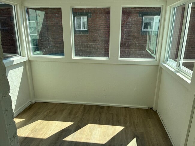 Building Photo - 520 W Garland Ave