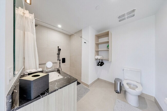 Building Photo - 350 N Miami Ave