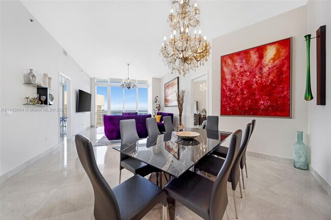 Building Photo - 15811 Collins Ave