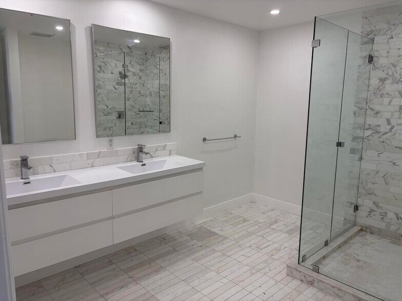 Building Photo - 403 S Sapodilla Ave