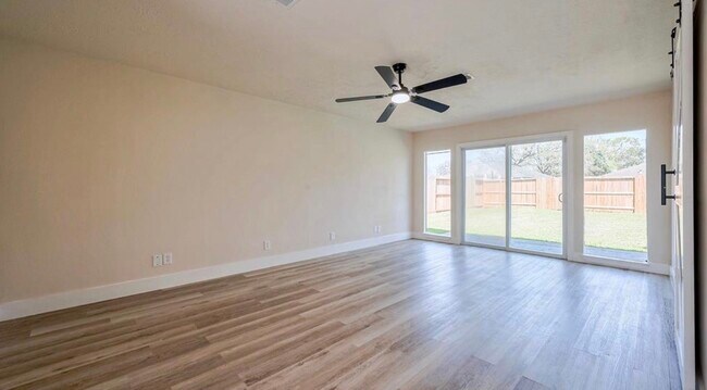 Building Photo - 5502 Hewitt Dr