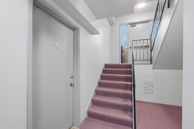 Building Photo - 621 S Virginia Rd