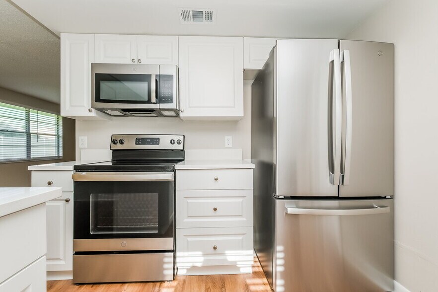 Building Photo - 6403 Reef Cir