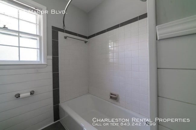Building Photo - 1334 Manor Blvd