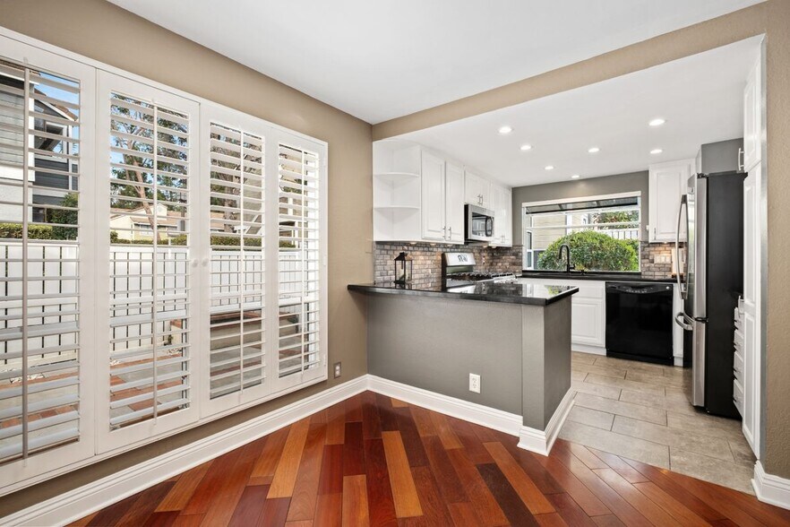 Building Photo - 7 Oak Spring Ln