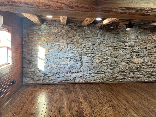 Building Photo - 2985 Granary Rd