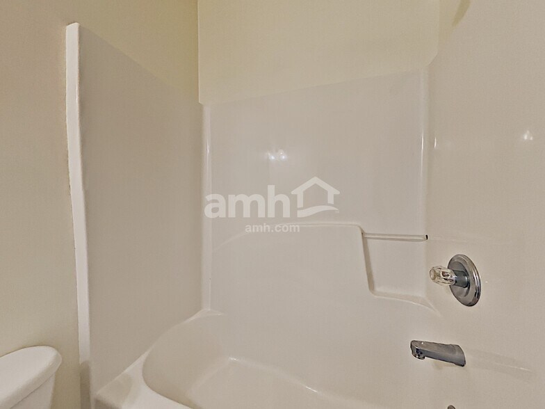 Building Photo - 383 Vine Mountain Way