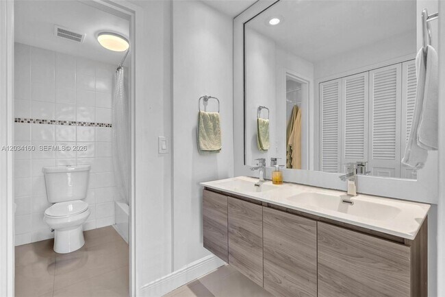Building Photo - 9381 E Bay Harbor Dr