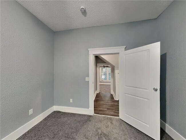 Building Photo - 735 Dill Ave SW