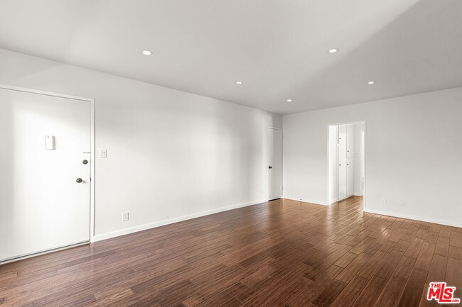 Building Photo - 1006 Havenhurst Dr