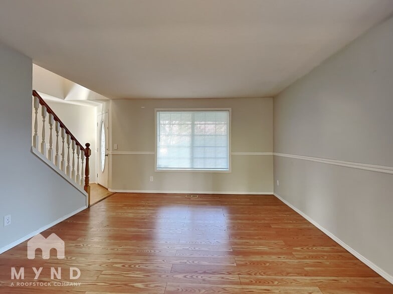 Building Photo - 11121 NE 92nd Cir