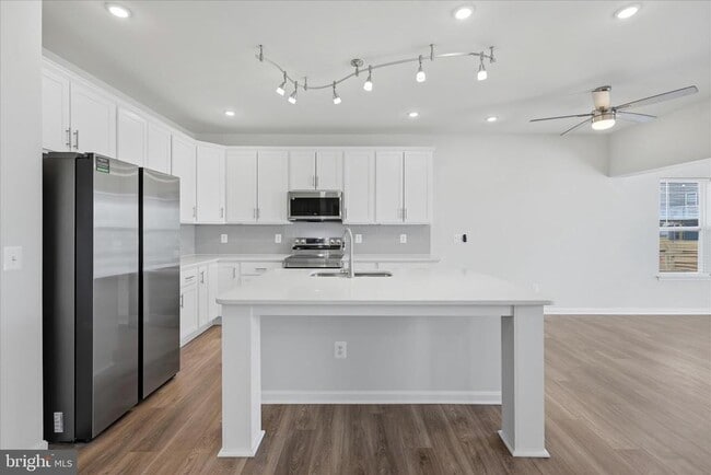 Building Photo - 148 Huntwell W Ave