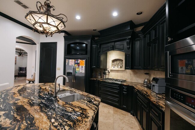 Building Photo - 302 Lake Clark Ct