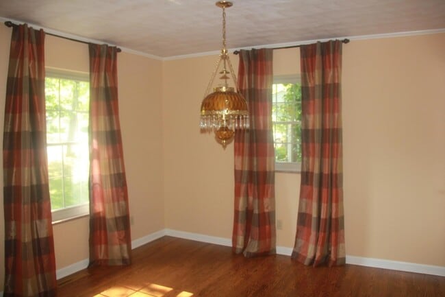 Building Photo - 3009 Oakland Dr NW