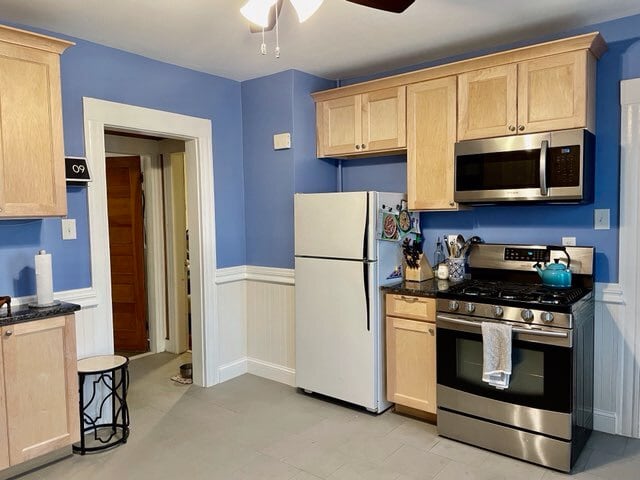 Kitchen - 25 Bungalow Ave