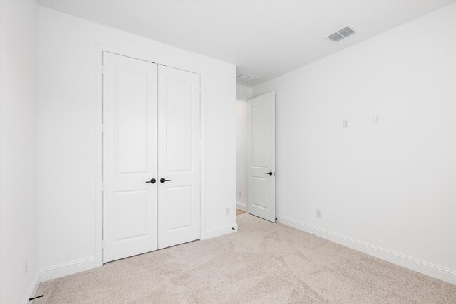 Building Photo - 1013 Rainshower Wy