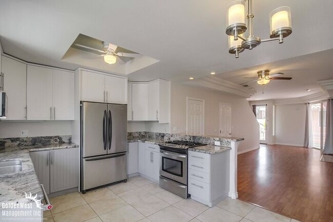 Primary Photo - Modern 2Bdm 2.5Ba Town-home with Bonus Roo...