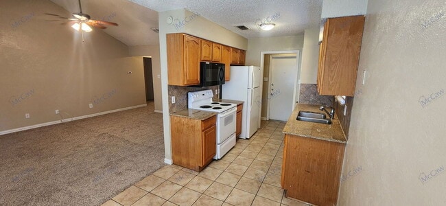 Building Photo - 2204 Oak Hill Dr