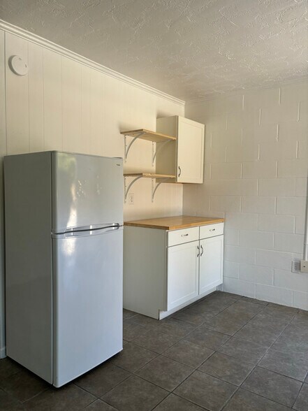 Building Photo - 601 N Main St