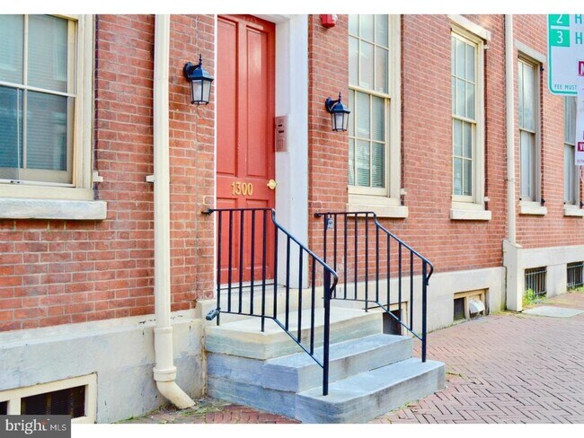 Building Photo - 1300 Spruce St