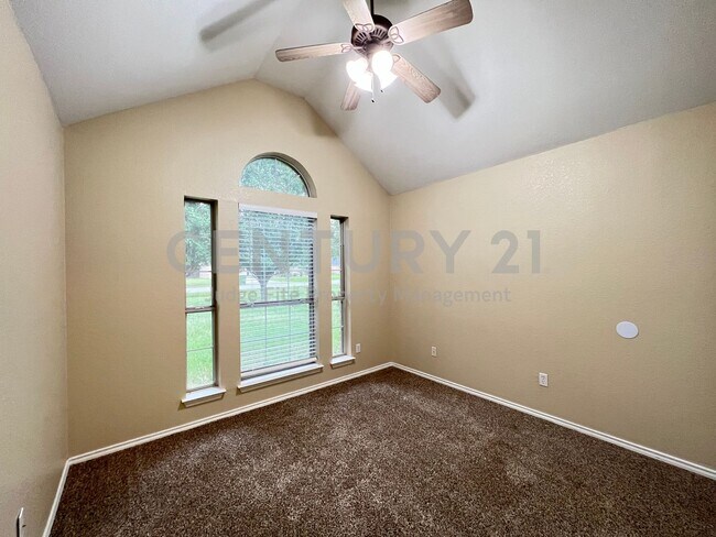 Building Photo - Charm-Filled 3/2/2 in Springtown ISD For Rent!