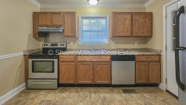 Building Photo - 1005 Mountain View Dr