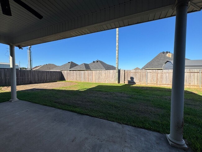 Building Photo - Haughton Schools!!! Close to I-20!
