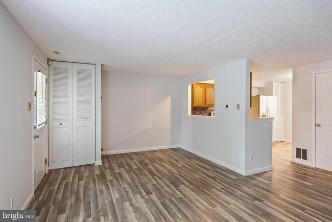 Building Photo - 2504 Greenwood Dr
