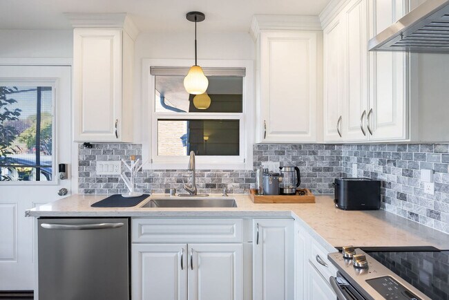 Building Photo - 9024 40th Ave SW