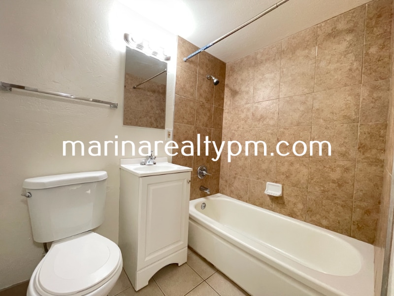 Building Photo - 240 Holly St