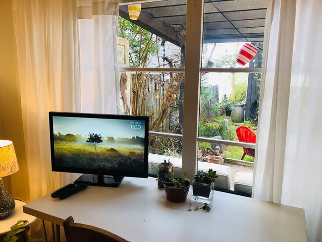 Building Photo - 4136 Beach Dr SW