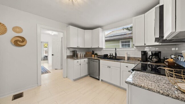 Building Photo - 307 W Haya St